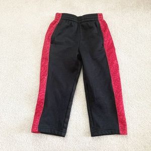 Air jordan boys 2t black sweatpants red therma-fit